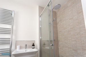 Ensuite New- click for photo gallery